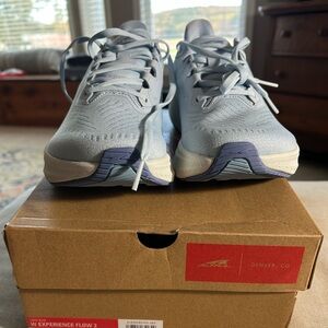 Women's Altra size 9 Running Shoes.  Experience Flow 2